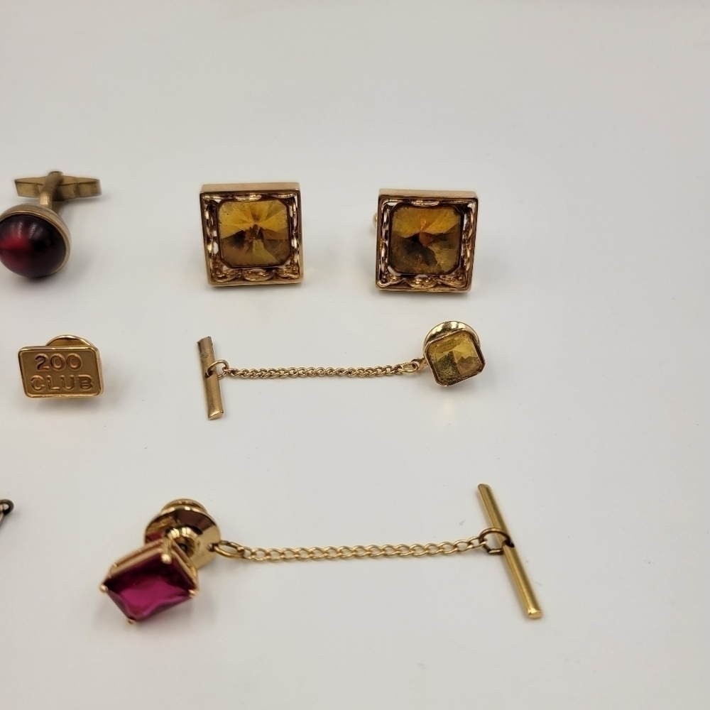 Lot of Gold-Toned Men’s Accessories Including Tie Pins & Cuff Links - Picture 3 of 4